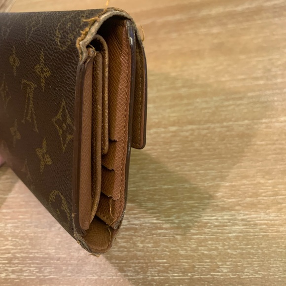 Authentic Louis Vuitton, Monogram Porte Tresor Wallet - Picture 8 of 15